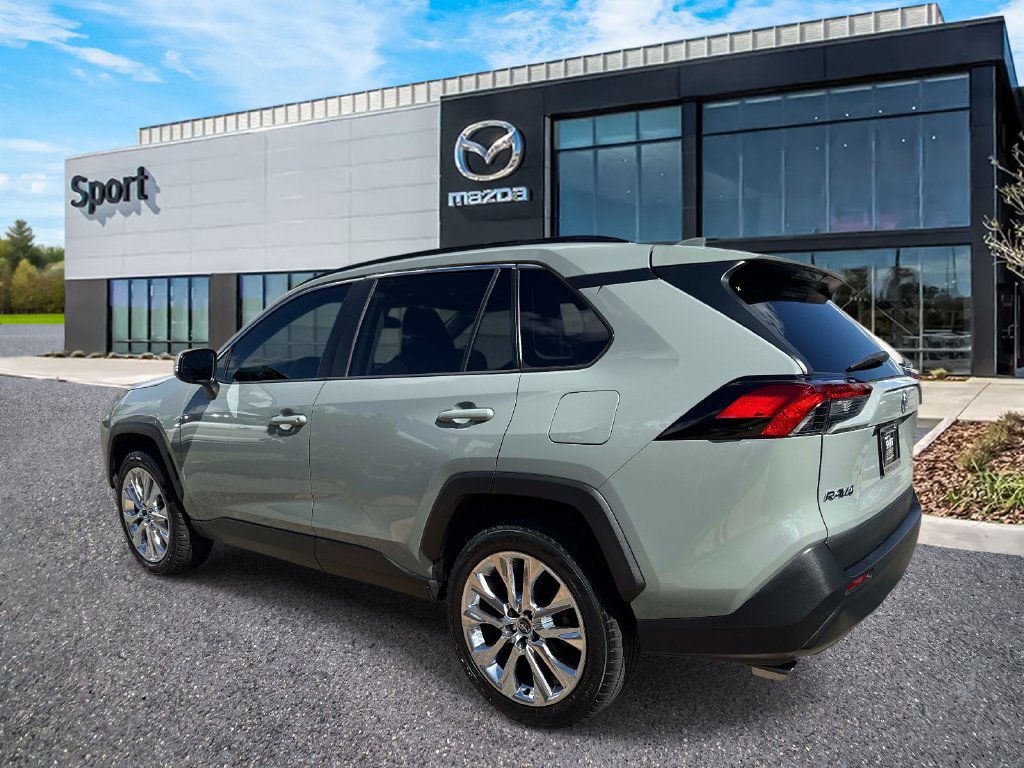Used 2021 Toyota RAV4 XLE w/ Convenience Package FWD image 6