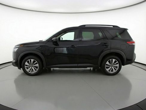 Used 2025 Nissan Pathfinder SV image 5