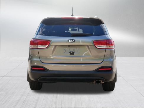 Used 2017 Kia Sorento AWD image 6