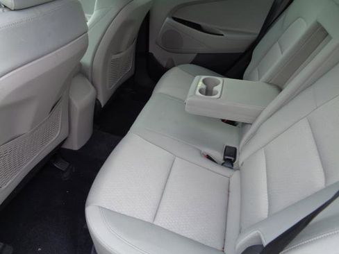 Used 2018 Hyundai Tucson SE image 16