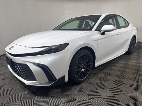 Used 2025 Toyota Camry SE image 8