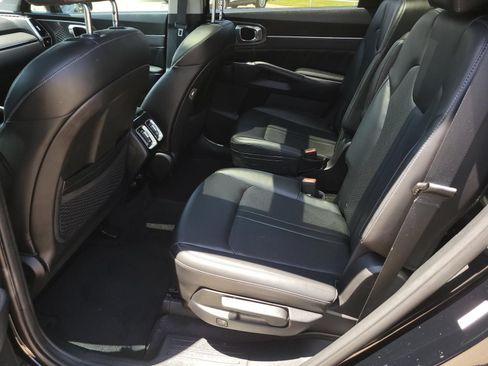 Used 2023 Kia Sorento SX AWD/4WD image 18