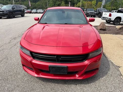 Used 2015 Dodge Charger SXT RWD image 2