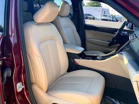 Certified 2023 Jeep Grand Cherokee L Limited w/ Black Appearance Package AWD/4WD image 7