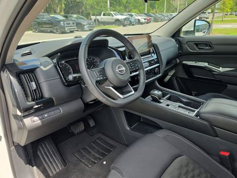 Used 2024 Nissan Pathfinder SV FWD image 15