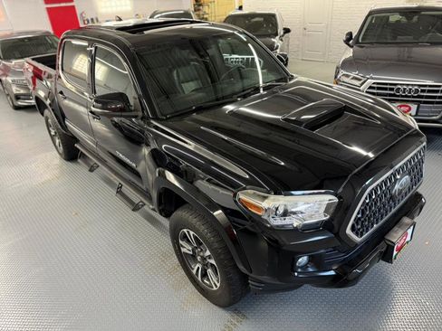 Used 2018 Toyota Tacoma TRD Sport image 23
