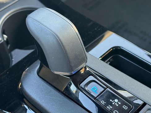 Used 2025 Toyota Prius XLE FWD image 17