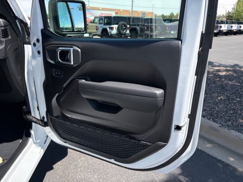 New 2026 Jeep Gladiator Sport AWD/4WD image 19