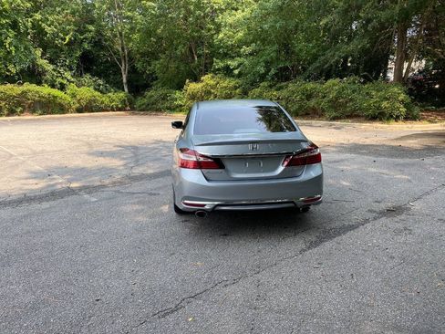 Used 2017 Honda Accord Sport image 7