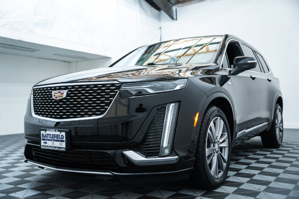 Used 2024 Cadillac XT6 Premium Luxury w/ Technology Package AWD/4WD image 3