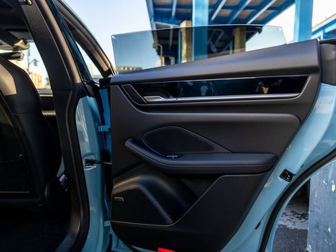 New 2025 Porsche Macan Electric image 41