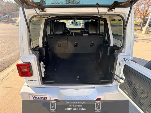Used 2022 Jeep Wrangler Unlimited Sahara image 15