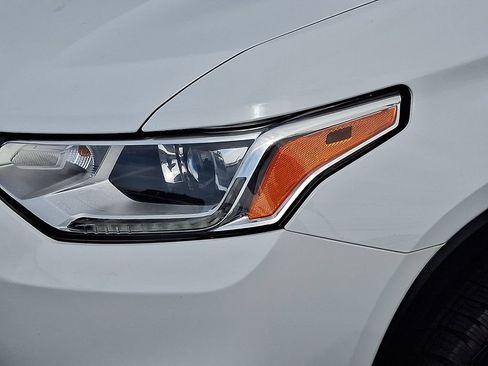 Used 2018 Chevrolet Traverse LS AWD/4WD image 9