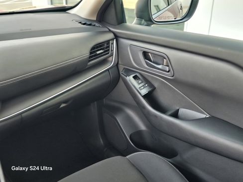 Used 2025 Nissan Rogue S image 20