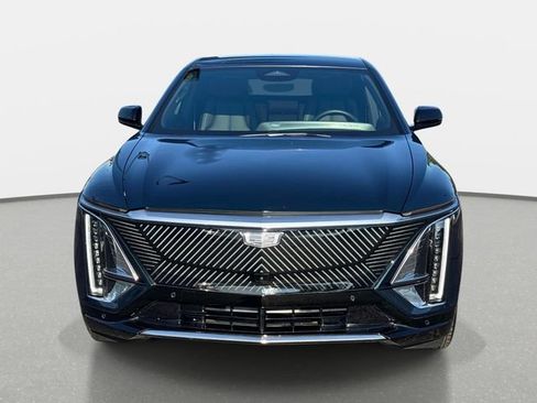 Certified 2025 Cadillac Lyriq Luxury w/ LPO, Floor Liner Package AWD/4WD image 7
