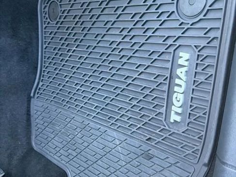 Certified 2023 Volkswagen Tiguan SE FWD image 19