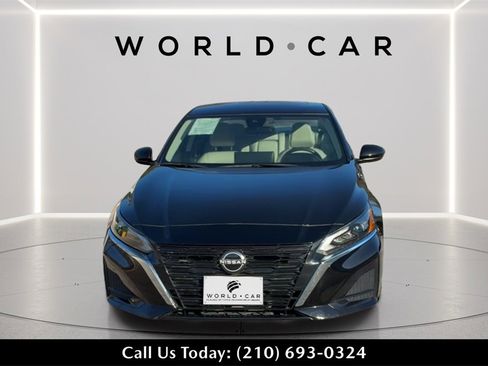 Used 2023 Nissan Altima 2.5 SV w/ SV Premium Package image 8