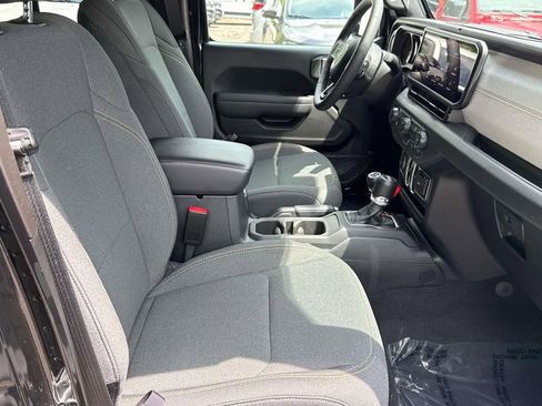 Used 2025 Jeep Wrangler Unlimited Sport AWD/4WD image 9
