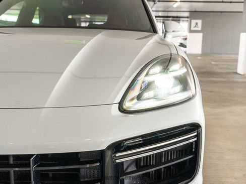 Used 2023 Porsche Cayenne Turbo AWD/4WD image 67