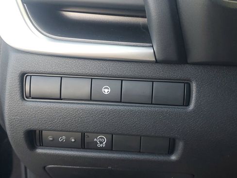 Used 2023 Nissan Rogue SV image 25