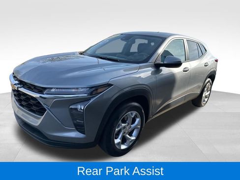 Used 2024 Chevrolet Trax LS w/ LS Convenience Package FWD image 6