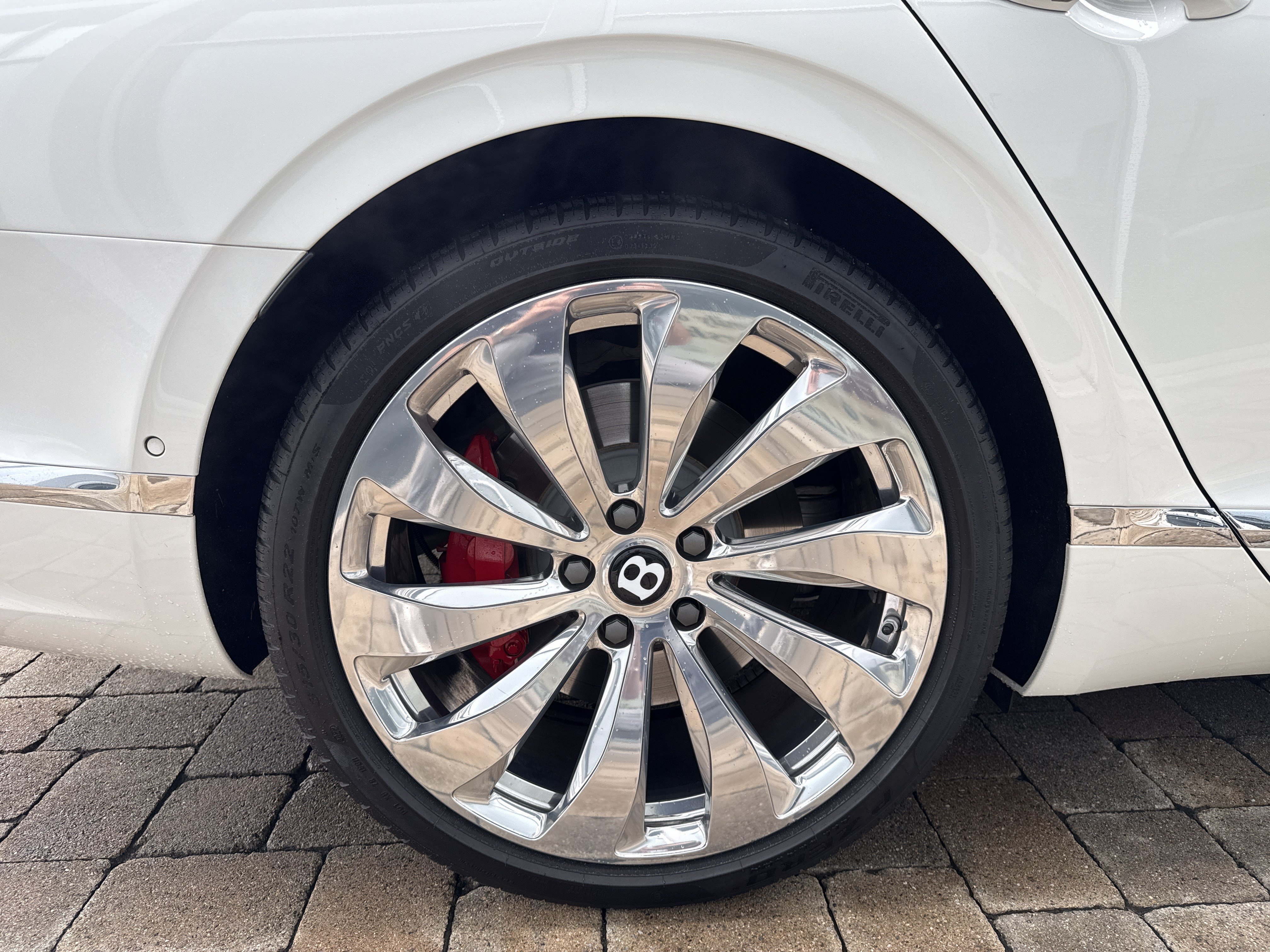 Used 2023 Bentley Flying Spur Azure AWD/4WD image 31