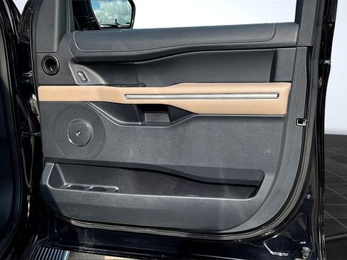 Used 2023 Ford Expedition Max Limited image 24