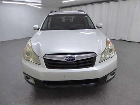 Used 2010 Subaru Outback 3.6R Premium image 2