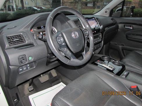 Used 2017 Honda Pilot Elite image 23