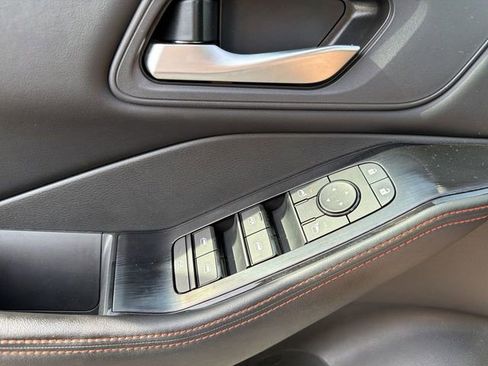 Used 2025 Nissan Rogue SV image 21