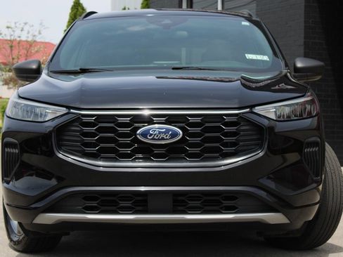 Used 2024 Ford Escape ST-Line w/ Cold Weather Package FWD image 3