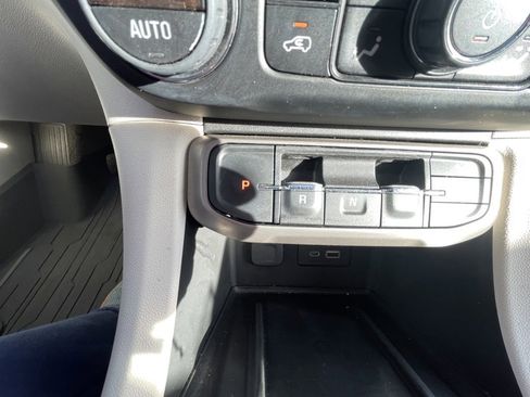 Used 2021 GMC Acadia Denali w/ Denali Technology Package image 18