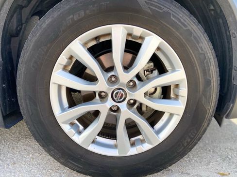 Used 2019 Nissan Rogue SV FWD image 12