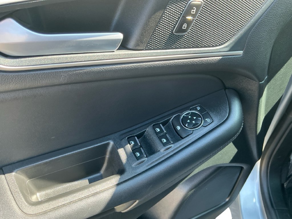 Used 2024 Ford Edge SEL AWD/4WD image 16