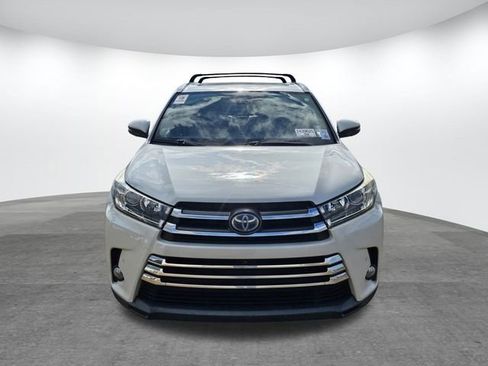 Used 2018 Toyota Highlander Limited Platinum image 2