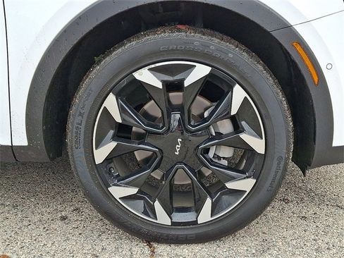 Certified 2025 Kia Sorento SX image 8