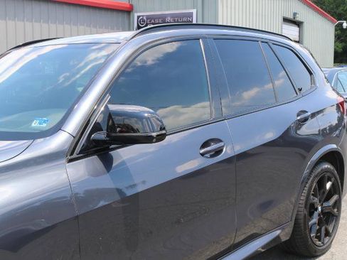 Used 2019 BMW X5 xDrive50i w/ M Sport Package AWD/4WD image 4