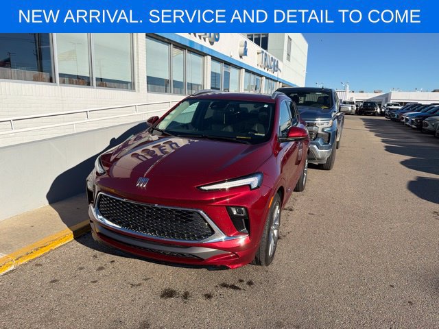 Used 2024 Buick Encore GX Avenir w/ Avenir Convenience Package FWD image 3