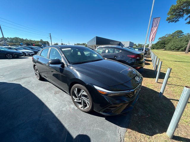 Used 2024 Hyundai Elantra Limited FWD image 1