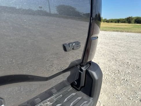 Used 2020 Toyota Tacoma TRD Off-Road AWD/4WD image 14