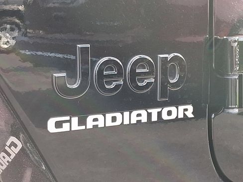 Certified 2021 Jeep Gladiator Overland AWD/4WD image 29
