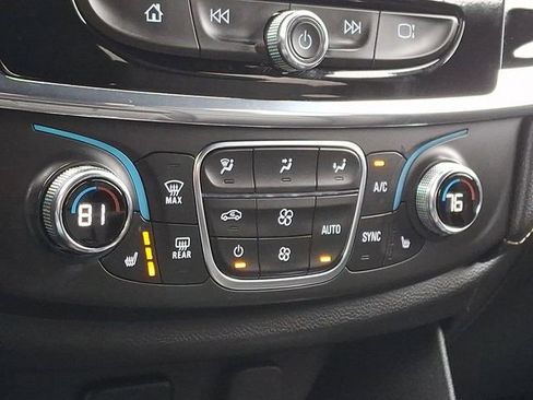 Used 2023 Chevrolet Traverse LT AWD/4WD image 19