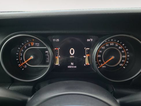Used 2018 Jeep Wrangler Unlimited Sahara AWD/4WD image 18