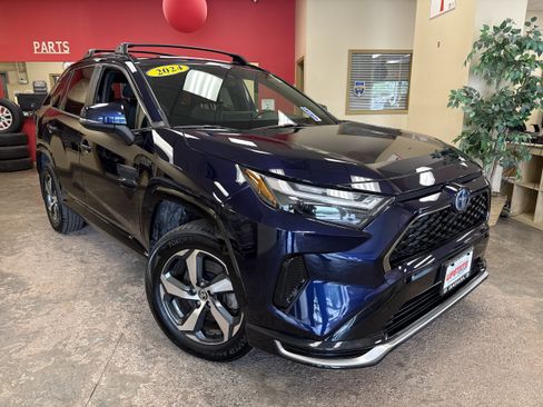 Used 2024 Toyota RAV4 SE w/ Weather & Moonroof Package AWD/4WD image 12