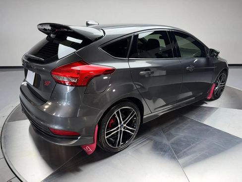 Used 2018 Ford Focus ST FWD image 2