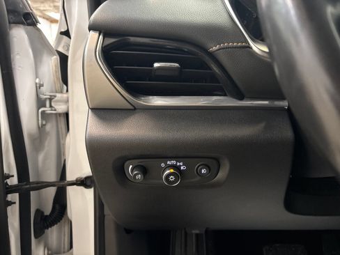 Used 2018 Chevrolet Traverse LT AWD/4WD image 16
