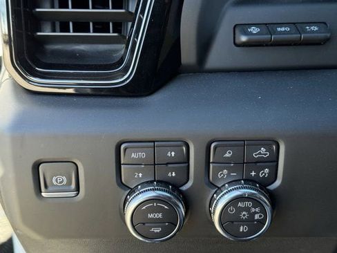 Used 2024 GMC Sierra 1500 AT4 w/ Technology Package image 23