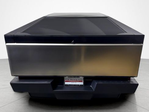 Used 2025 Tesla Cybertruck AWD Crew Cab image 4