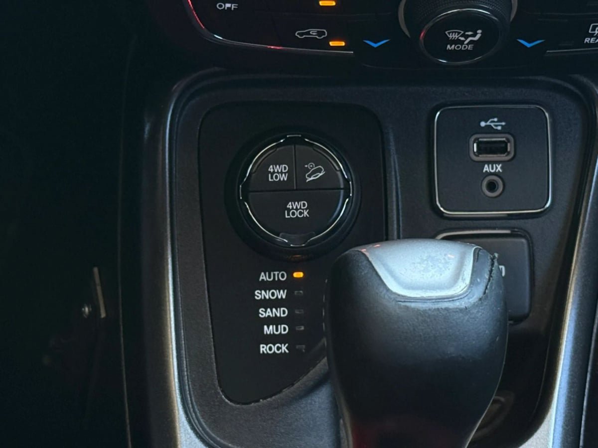 Used 2017 Jeep Compass Trailhawk AWD/4WD image 49