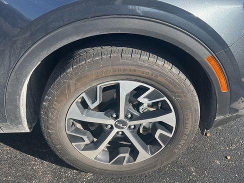 Used 2024 Kia Sportage EX image 4